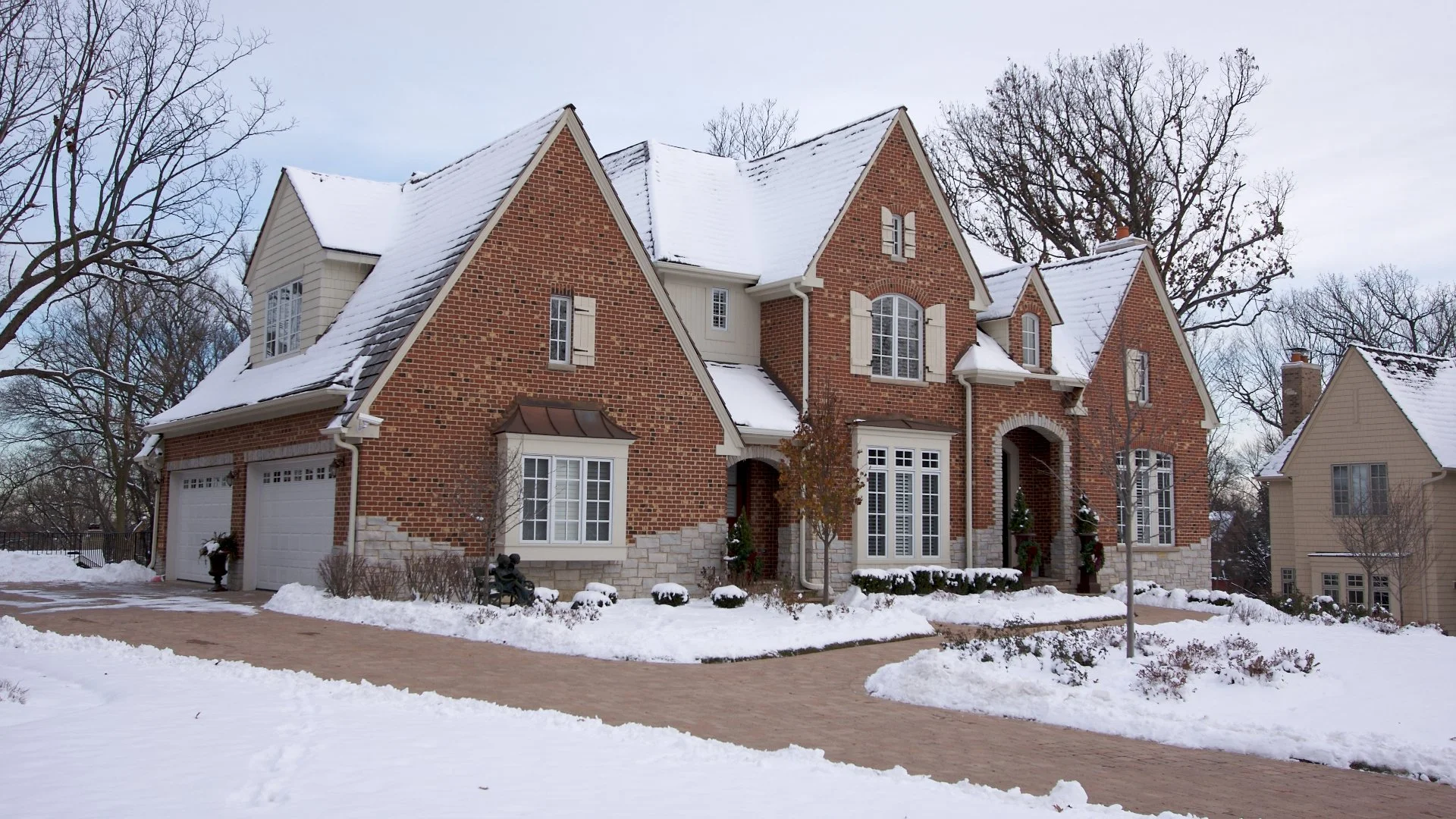 Mistakes You Can Make if You Remove Snow From Your Property Yourself!