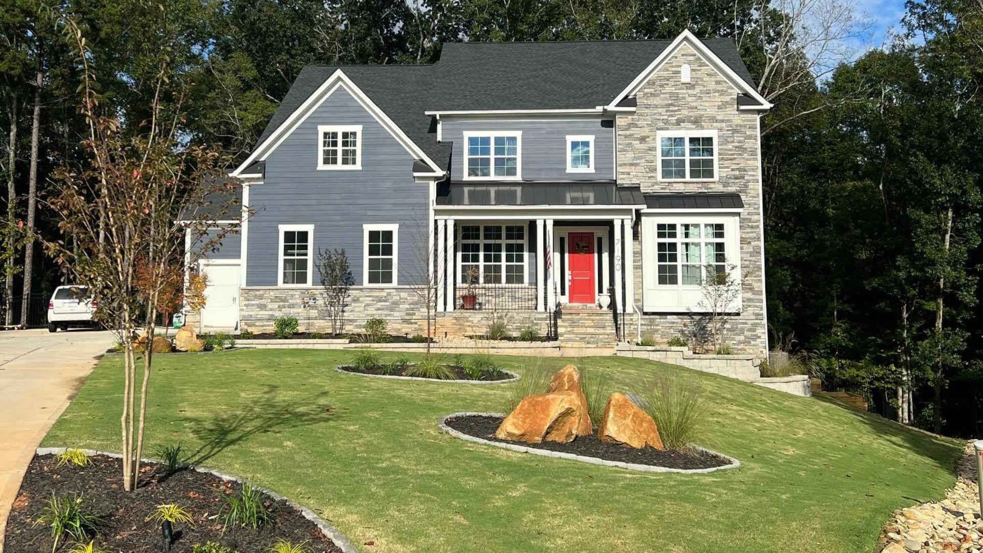 What Fall Cleanup Tasks Should You Be Doing for Your Yard?