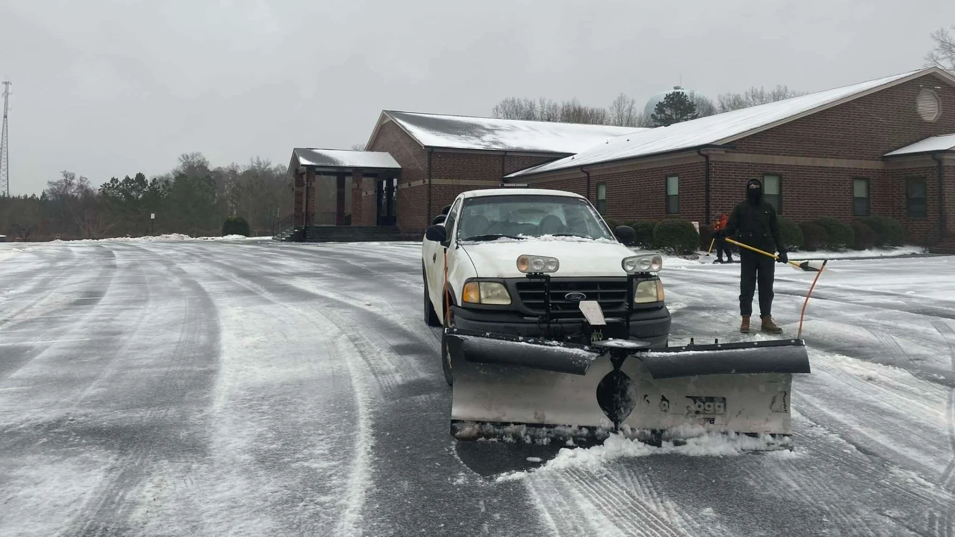 How Early Should You Sign Up For Professional Snow Removal?